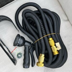 Expandable Black Garden Hose with Nozzle
